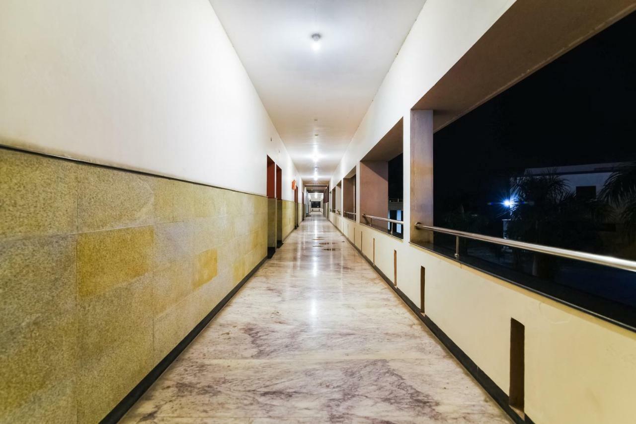 Oyo 48251 Dsr Grand Hotel Krishnagiri Exterior foto