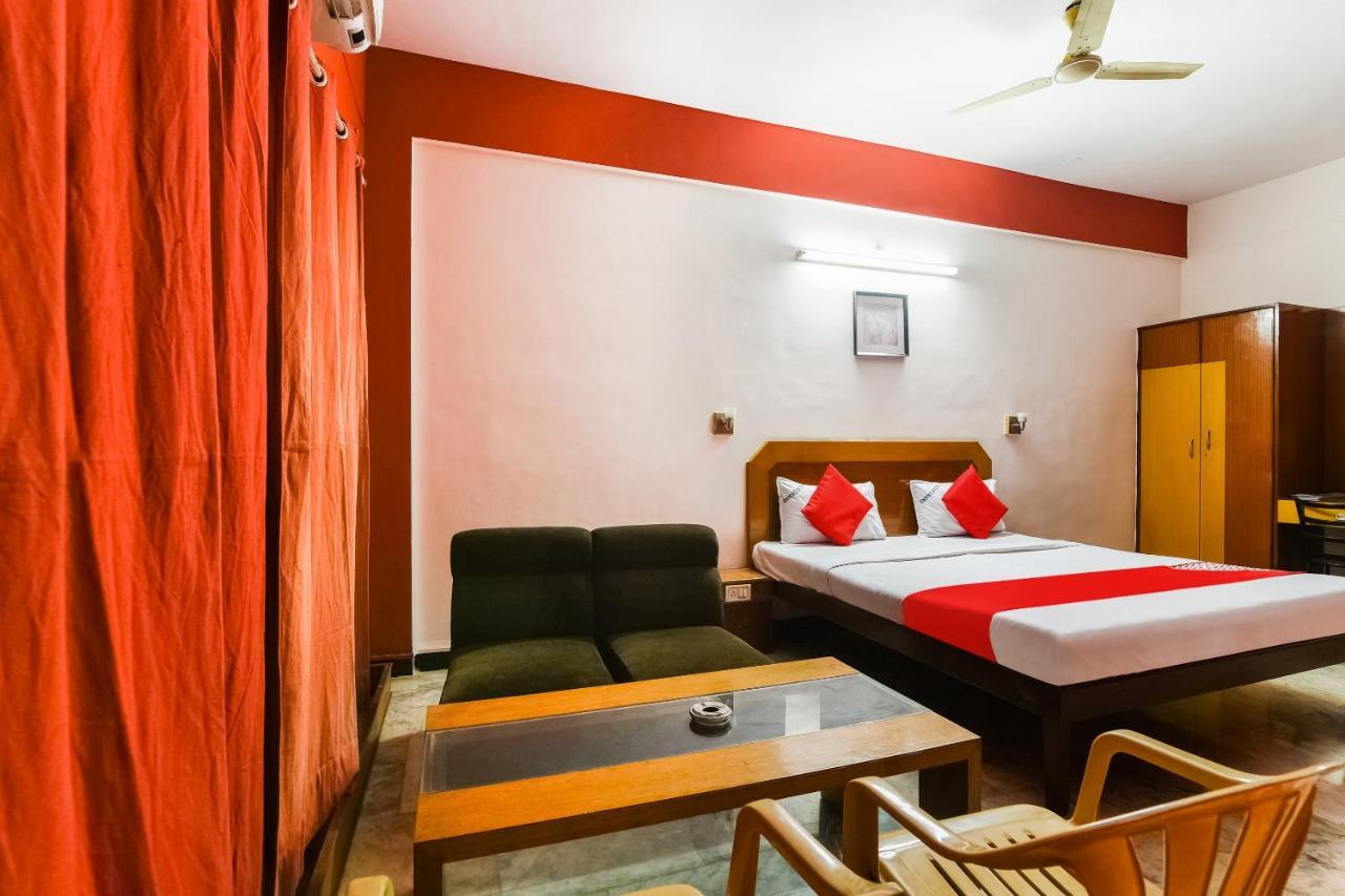 Oyo 48251 Dsr Grand Hotel Krishnagiri Exterior foto